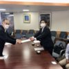 鳥羽市長室にて保育所耐震要望書を提出