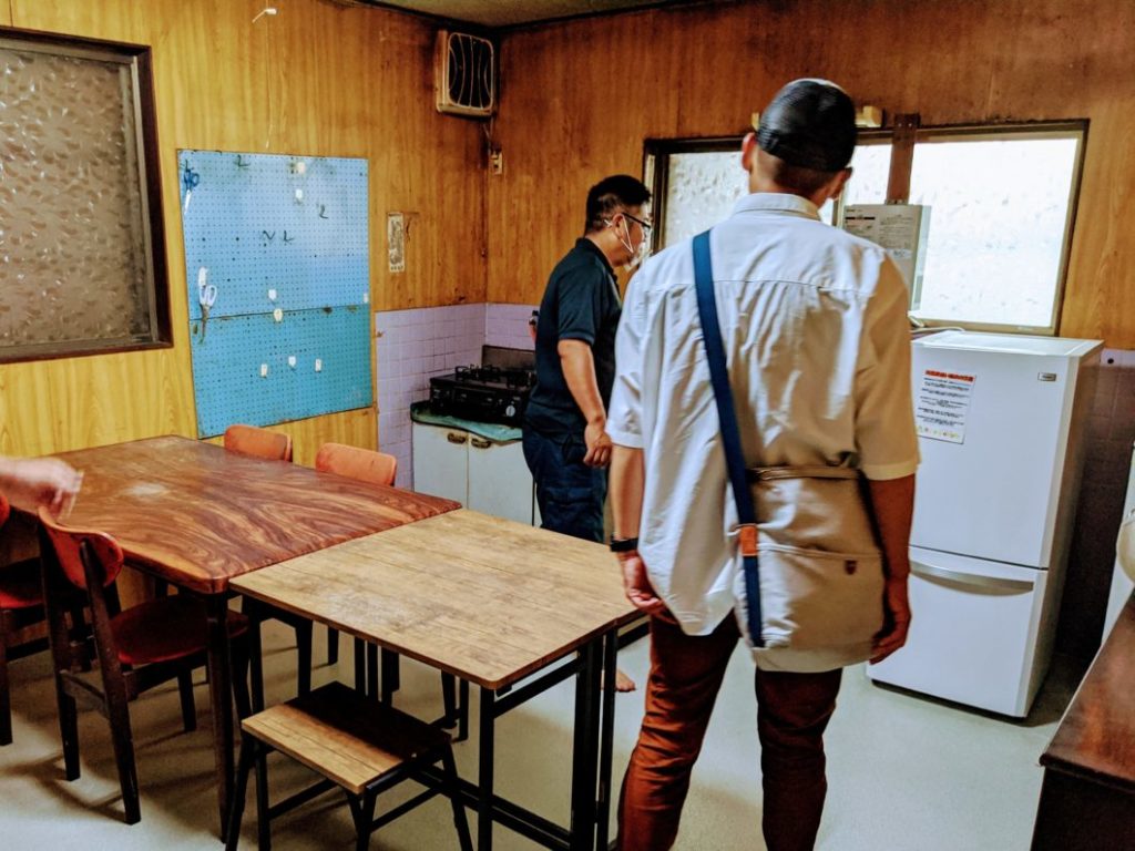 答志島離島留学視察で訪れた整備済み空き家のキッチン