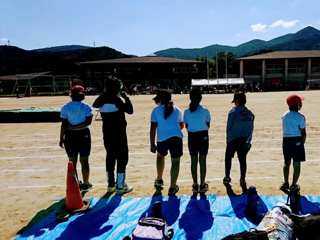 鳥羽市陸上記録会に参加した菅島小学校の児童